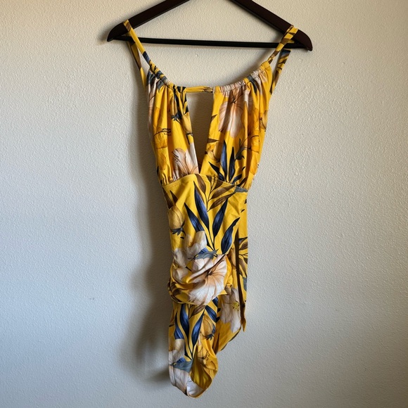 LA BLANCA Belle High Neck Mio One-Piece Swimsuit (14) - Picture 3 of 7